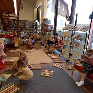Kindergarten- und Volksschulkinder zu Besuch in der Bücherei