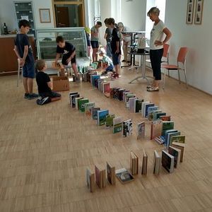 Bücher-Dominorallye in der Bücherei Buchkirchen