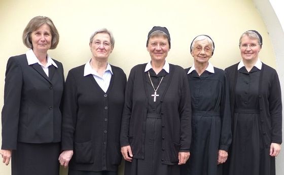 V. l.:  Sr. Bernadette Aichinger, Sr. Benedikta Forstner, Priorin Sr. Hanna Jurman, Sr. Hildburg Radinger, Sr. Marta Bayer.