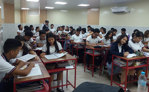 Schule nach Erdbeben in Ecuador wiedereröffnet