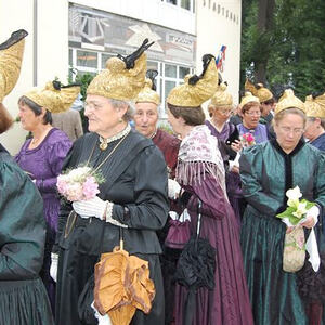 Trachtensonntag mit Ehejubilaren