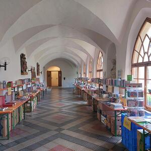 Zugleich war Bücherflohmarkt der Bibliothek
