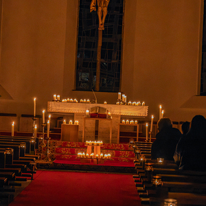 Adventlicher Gottesdienst um 6 Uhr früh bei Kerzenlicht
