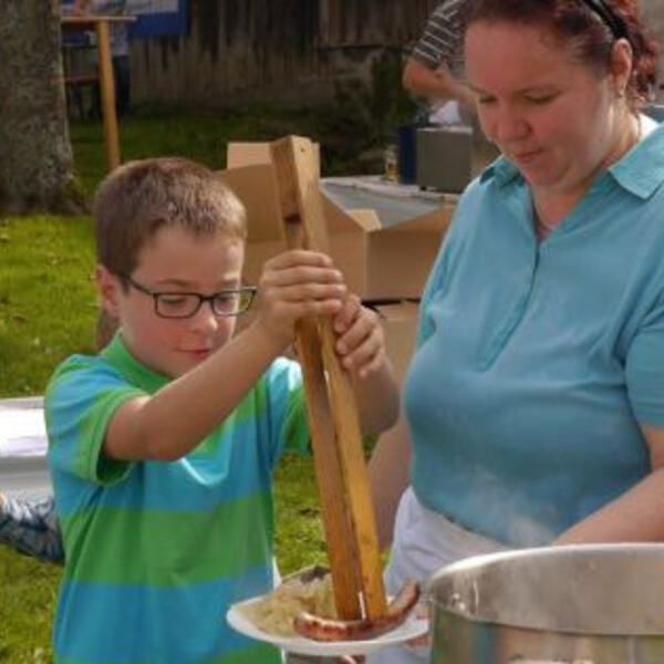 Kraut und Würstel durften nicht fehlen