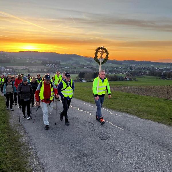 Abmarsch in Frankenburg beim Morgengrauen