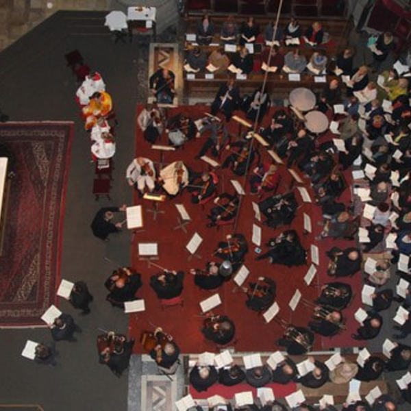 Chor des Konservatoriums für Kirchenmusik, Domchor und Domorchester von oben.