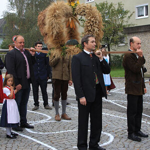 Festzug mit der Erntekrone