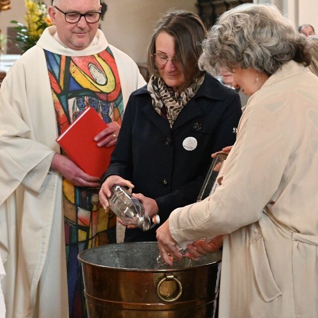 Weihwasser aus 19 Pfarrgemeinden