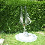 Gartengestaltung mit Skultpur 'Lichtwesen' © Andreas Bürger (andreasbuerger.tumblr.com)                                                           