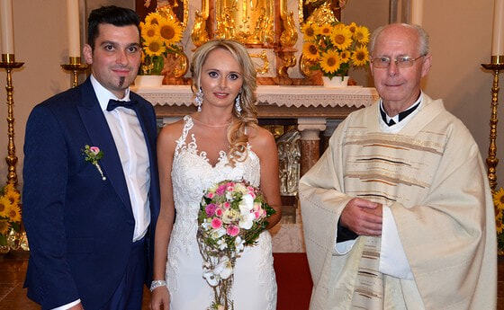 Anna und Michael Hamedinger mit Pfarrer Wiesbauer