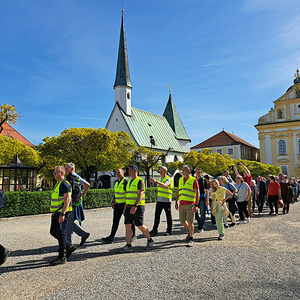 Vorbei an der Gnadenkapelle