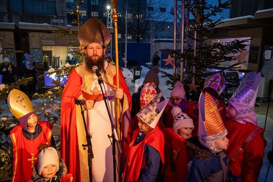 Nikolausbesuch bei Advent am Dom am 6. Dezember um 16.00 Uhr.