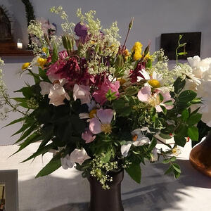 Maiandacht bei der Hipfkapelle ... wegen Verdachts auf Regen in der Ernstinger Kapelle                                                            