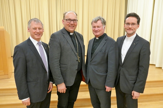 V. l.: Rektor Univ.-Prof. Dr. Franz Gruber, Bischof MMag. Hermann Glettler, Bischof Dr. Manfred Scheuer, Regens Mag. Michael Münzner.