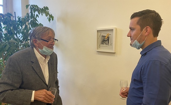 Josef Bauer im Gespräch mit einem Seminaristen