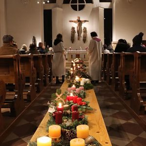 Adventkranzweihe 2022 in St. Quirinus