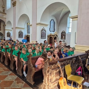 Unsere Volksschüler im Stift Reichersberg
