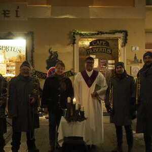 Adventkranzsegnung am Höllplatz