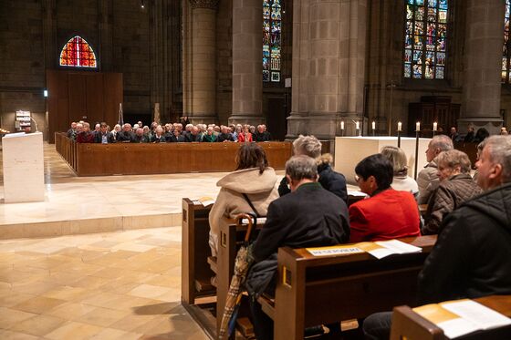 Mehr als 50 Paare aus ganz Oberösterreich feierten einen Festgottesdienst im Linzer Mariendom.