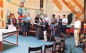Singen stiftet Gemeinschaft: Den ersten Lehrgang von „Musik und Gesang im Gottesdienst“ haben neun Teilnehmer:innen abgeschlossen.