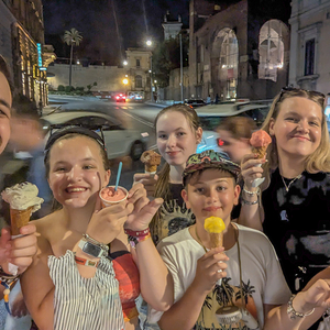 Rom bei Nacht erkunden - wie gut schmeckt dabei das italienische Eis!