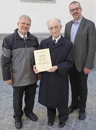 Pfarrchronik / Pfarrchronik - limitierte Auflage Übergabe der Pfarrchronik an Johann Haslinger