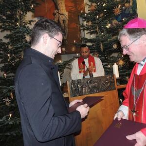 Ehrungen – Bischof Manfred verlieh den „Bischöflichen Wappenbrief“