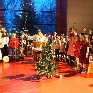 OLYMPUS DIGITAL CAMERA         