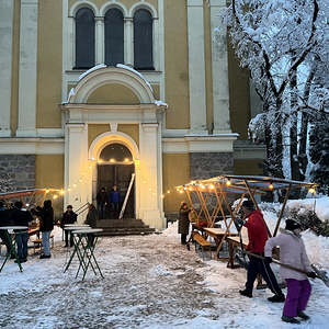 Adventfeier mit Genuss-standln in St. Quirinus