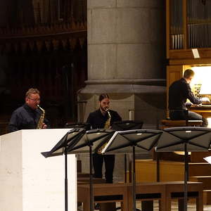 Gerhard Rab und das Saxophonensemble der Anton Bruckner Privatuniversität Linz