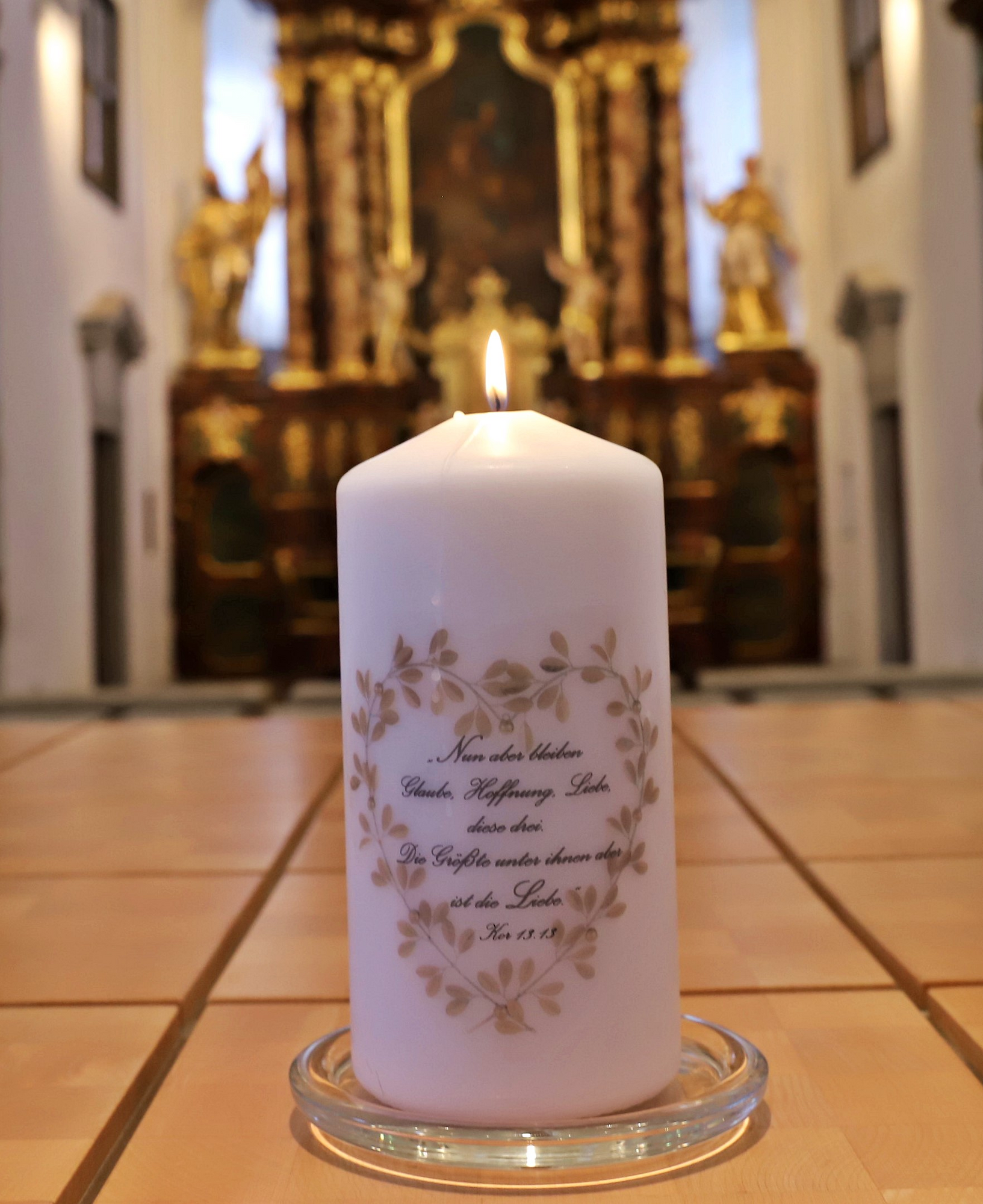 schön gestaltete Kerze der Jubelhochzeitspaare