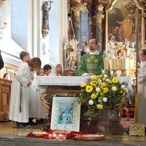 Familienmesse mit Ministrantinnenaufnahme