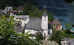 Pfarrkirche Ebensee / © Thomas Ledl, CC BY-SA 3.0 at, https://commons.wikimedia.org/w/index.php?curid=28129845 Pfarrkirche Ebensee