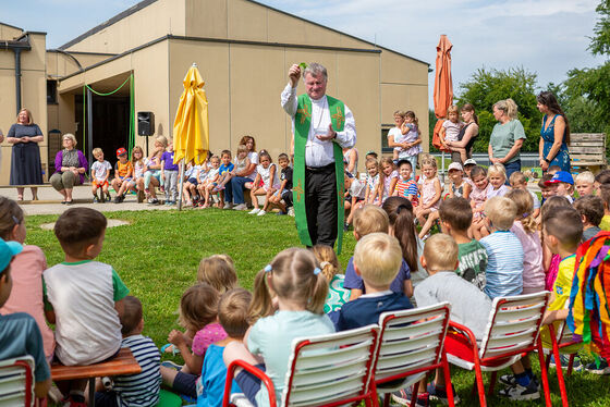 Visitation im Dekanat Altheim-Aspach / © Diözese Linz / Manfred Reichinger Segnung mit Weihwasser