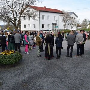 Palmweihe vor dem Pfarrheim