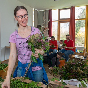 Kath. Jungschar der Pfarre Kirchdorf an der Krems übernahm heuer erstmals das Palmbuschen-Binden. 