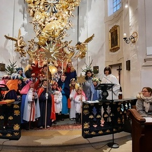 Neun Sternsingergruppen zogen von Haus zu Haus