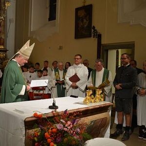 Beim Festgottesdienst bekundeten Pfarrer Konrad Hörmanseder, Pastoralvorstand Josef Froschauer und Verwaltungsvorstand Karl Kriechbaumer vor Bischof Manfred Scheuer und der versammelten Feiergemeinde ihre Bereitschaft, die Pflichten ihrer Ämter auf s