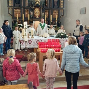 Familiengottesdienst mit dem Motto 'Ein Licht für den verstorbenen' am 3. November 2024