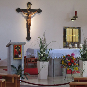 Kirchenraum Altarraum                              