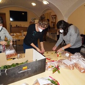 Die Pfarrcaritas der Pfarre Haibach überrascht Menschen mit kleinen Aufmerksamkeiten!