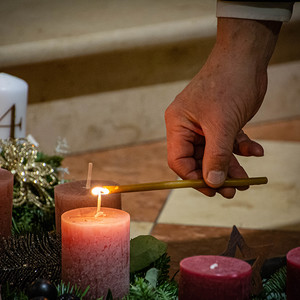 Adventkranzweihe in St.Peter/Hart sehr stimmungsvoll gestaltet