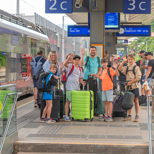 Ankunft am Bahnhof Leoben - Gruppe aus Kirchdorf an der Krems