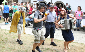 Theatralische Wanderung mit dem Theater INNklusiv, musica invita und Andorfer Chören