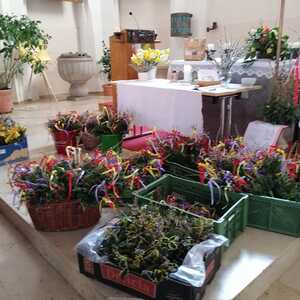 KFB bindet Palmbuschen für unsere Pfarrgemeinde