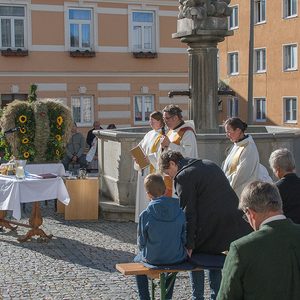 Erntedank Feier in der Pfarre Kirchdorf/Krems mit Pfarrer P. Severin Kranabitl am KirchenplatzFoto: Jack Haijes 
