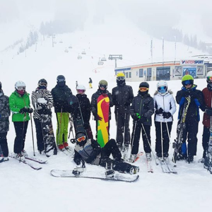 JET-Community beim Skifahren und Snowboarden