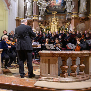 Chor des Konservatoriums für Kirchenmusik der Diözese Linz und Barockensemble Linz unter der Leitung von Wolfgang Kreuzhuber