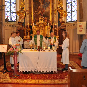 zur Sonntagsmesse in der Pfarrkirche