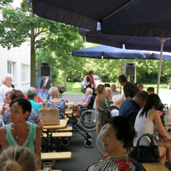 Gottesdienst mit Fruehschoppen